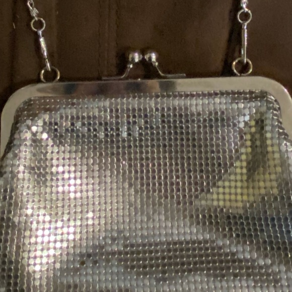 Silver coloured vintage'esque clutch - Picture 2 of 4